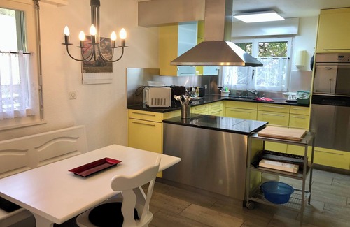 Steffisburg Apartment | Ferienwohnung Zulg- with separate Garden Tiny House for up to 9 People