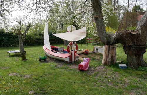 Neeberg Apartment | Ferienwohnungen Naschkatze Usedom mit Garten, Ruhe & Blick auf den Wieck in Krummin