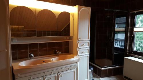 Ruedesheim Apartment | Ferienwohnungen Rosengarten