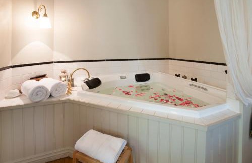 Mount Dandenong Villa | Fern Cottage - Mt Dandenong romance
