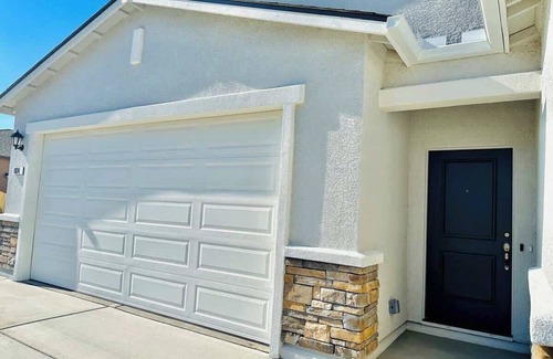 Fernley House | Fernley House/4BR/6 Beds, Pets Welcome!