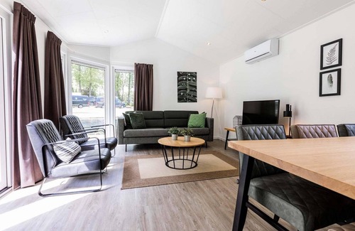 Lageweg Ski Chalet | ✓ Ferox at Parc de IJsselhoeve ✓ Holiday home for 5 persons ✓ Located in Nieuwerkerk aan den IJssel (Zuid-Holland) ✓ Holiday park next to the IJssel ✓ Book directly through the park