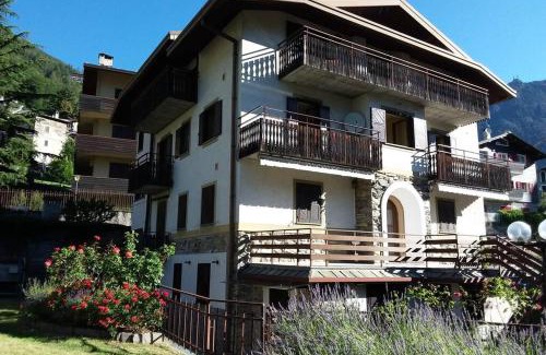 Chiesa in Valmalenco Apartment | Ferrari's: bright apartment with magnificent view