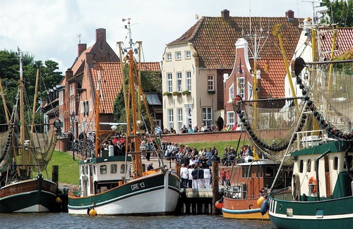 Greetsiel Apartment | Fewo-Greetsieler-canals - new building with top equipment suitable for allergy sufferers