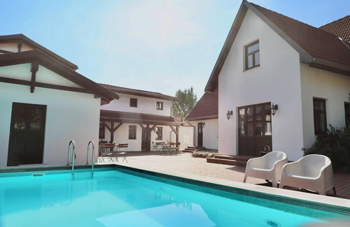 Dargun Apartment | Fewo Hiddensee Mecklenburg Pool Alte Schule Barlin