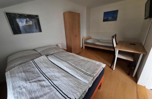Berlin-Britz Apartment | FEWO3-1 Zim-2 Einz Bett-2 Pers-Küche-Dusche WC