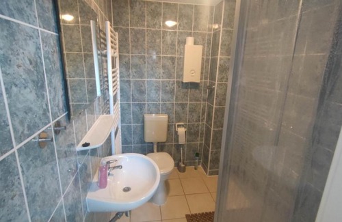 Berlin-Britz Apartment | FEWO3-1 Zim-2 Einz Bett-2 Pers-Küche-Dusche WC