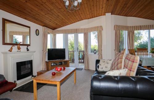 Caergeiliog House | Ffrwd Lodge