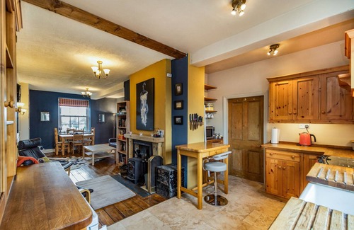 Barnard Castle Cottage | FIELD VIEW APARTMENT, pet friendly, with open fire in Barnard Castle
