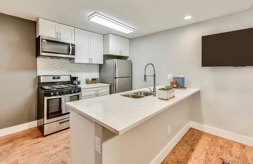 Old East Dallas Apartment | FIFA Ready Hello Gorgeous Flat near Downtown!