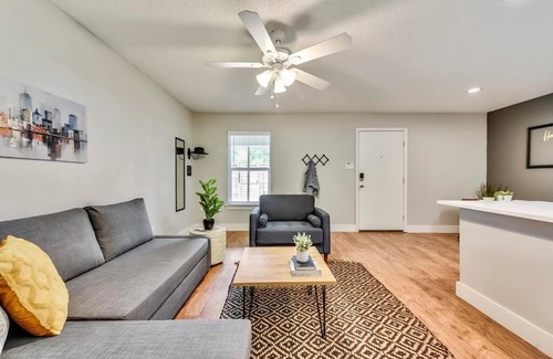 Old East Dallas Apartment | FIFA Ready Hello Gorgeous Flat near Downtown!