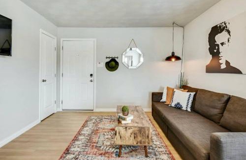 Old East Dallas Apartment | FIFA Ready The Swank - Close to Downtown