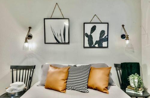 Old East Dallas Apartment | FIFA Ready The Swank - Close to Downtown