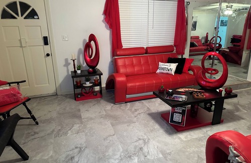 Ashland City House | Fifty MORE Shaydes Of Play-the perfect private oasis for a couple 2 explore&play