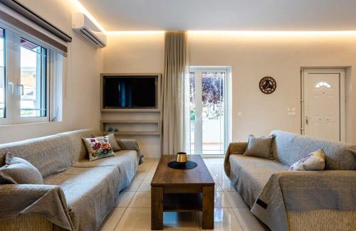 Filiatra House | Filiatra Downtown Cozy Retreat - Homely Vibes