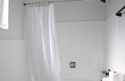 Fillmore Apartment | Fillmore Lodge: Bright Queen Room, Lowest Price!