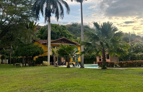 Santa Fe de Antioquia Cottage | Finca Encanto!😁🌴🦜☀️nAcogedora, ideal para descansos cortos y larga estadía!