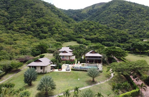 Girardot House | Finca in condominium in beautiful ecological reserve