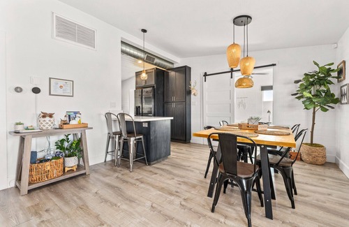 Landers House | FINCA TECOLOTE Retreat/Pool and Spa on 5 Acres surrounded by Joshua Trees