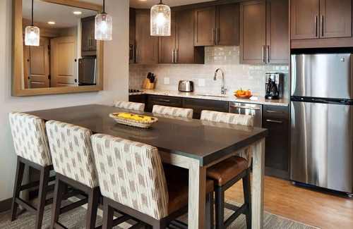 Steamboat Springs Resort | 𝐅𝐢𝐧𝐝𝐢𝐧𝐠 𝐌𝐞𝐢𝐥𝐢’𝐬 SKI-IN/SKI-OUT Sheraton Steamboat Resort +Amenities