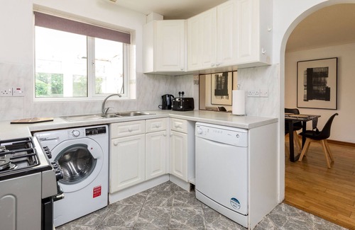 Ifield House | Findon House 10min from Gatwick airport