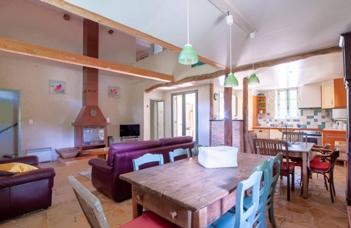 Degagnac House | Fine holiday home with a shared pool