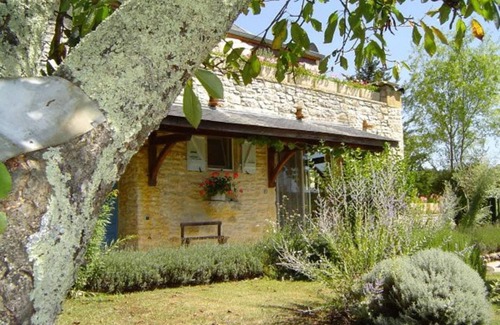 Degagnac House | Fine small holiday home with a shared pool