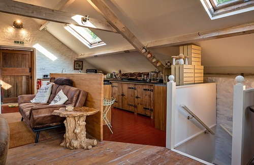 Ross-on-Wye Cottage | Finest Retreats | Lynx Lodge - Exotic Animal Sanctuary