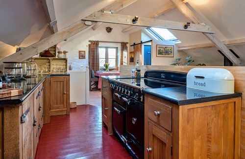 Ross-on-Wye Cottage | Finest Retreats | Lynx Lodge - Exotic Animal Sanctuary