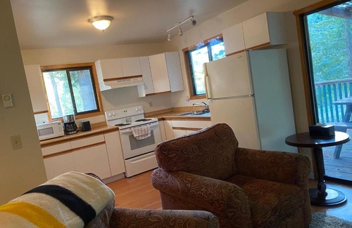 Lund Bed & Breakfast | Finn Bay, Lund Camp House Suite