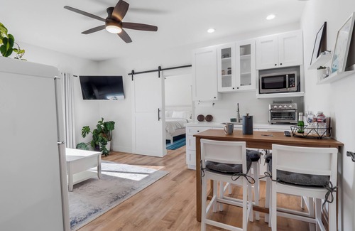 Townsite Condo | Finnish Steam Sauna, Hot Tub, Cold Plunge, Safe, Central, Garage, Oceanview Roof