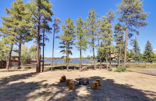 Pinetop-Lakeside House | Fire Pit and Grill Waterfront Cabin in Lakeside!