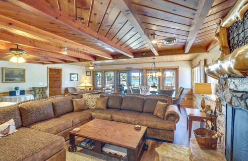 Pinetop-Lakeside House | Fire Pit and Grill Waterfront Cabin in Lakeside!