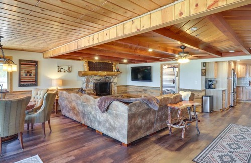 Pinetop-Lakeside House | Fire Pit and Grill Waterfront Cabin in Lakeside!