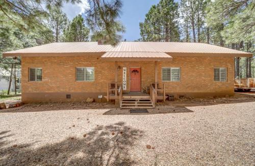 Heber House | Fire Pit and Grill Spacious Forest Lakes Chalet