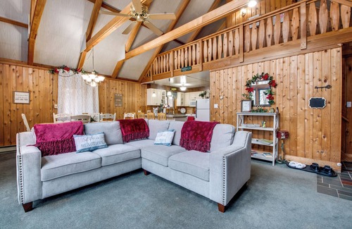 Gouldsboro Cabin | Fire Pit + Community Perks: Gouldsboro Cabin!
