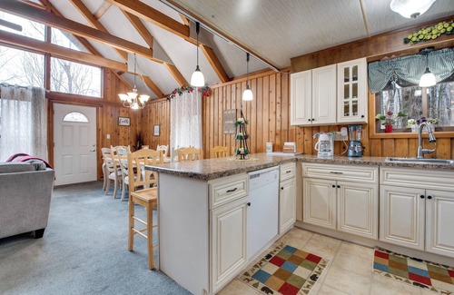 Gouldsboro Cabin | Fire Pit + Community Perks: Gouldsboro Cabin!