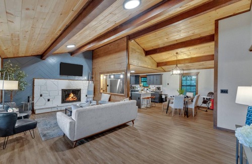 Gatlinburg - Pigeon Forge Cabin | Fire Pit, Hot Tub, Game Room, Views!