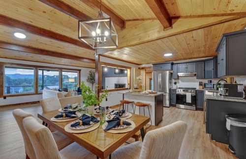 Gatlinburg - Pigeon Forge Cabin | Fire Pit, Hot Tub, Game Room, Views!