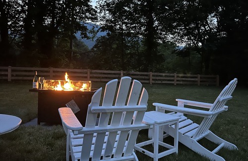 Nellysford House | Fire Pit+Hot Tub+Game Room in family-friendly house perfect for Christmas