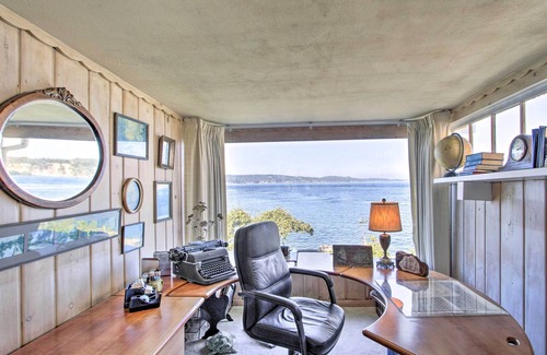 University Place Cottage | Fire Pit, Views & Beach Access: Waterfront Escape!