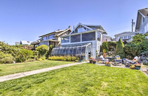 University Place Cottage | Fire Pit, Views & Beach Access: Waterfront Escape!