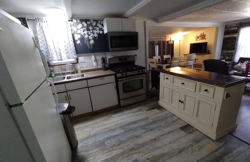 Camdenton House | Firepit, Deck, lake access and wifi,Near HAHA Tonka Park, Cave and Amphitheater