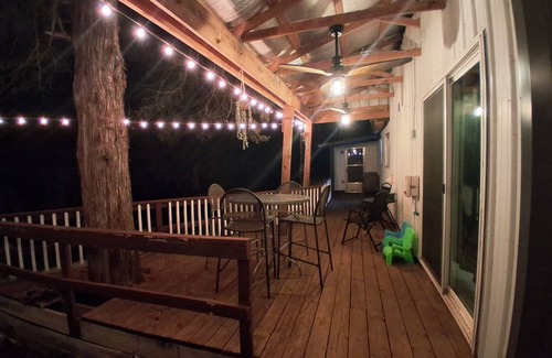 Camdenton House | Firepit, Deck, lake access and wifi,Near HAHA Tonka Park, Cave and Amphitheater