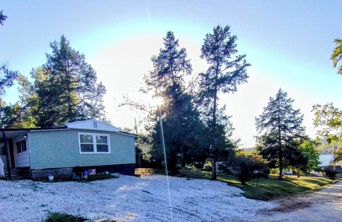 Camdenton House | Firepit, Deck, lake access and wifi,Near HAHA Tonka Park, Cave and Amphitheater