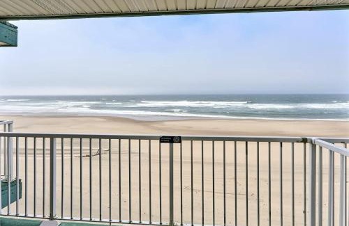 Lincoln City House | Fireplace Suite With King Bed and Full Kitchen - Pool and Hot Tub Access
