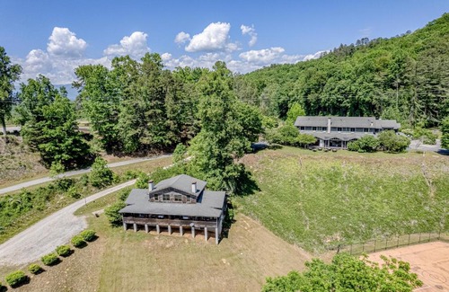 Bryson City Apartment | Fireplace Suites