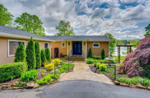 Hayesville House | Fireside Nights, Winter Lake View! Hayesville Home