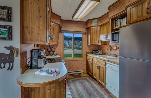 Clark Cabin | Fireside - Quaint cabin near hiking and fishing