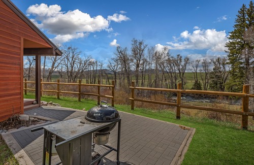 Clark Cabin | Fireside - Quaint cabin near hiking and fishing